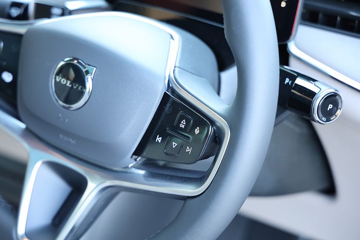 2025 Volvo EX90 Plus Twin Motor