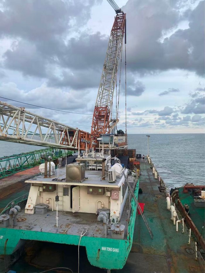 2016 WINDFARM BARGES & CRANES Offshore Plant & Equipment
