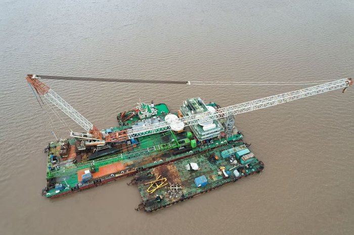 2016 WINDFARM BARGES & CRANES Offshore Plant & Equipment
