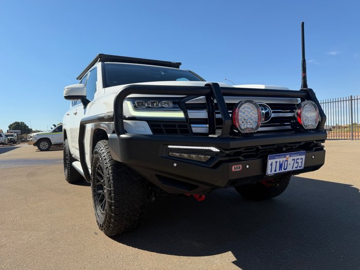 2023 Toyota LANDCRUISER VX White