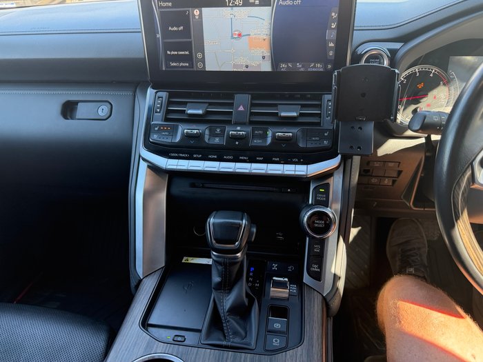 2023 Toyota LANDCRUISER VX White