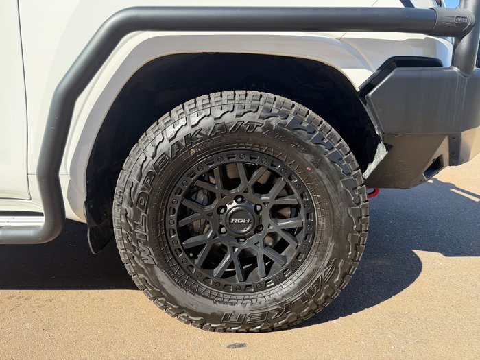 2023 Toyota LANDCRUISER VX White