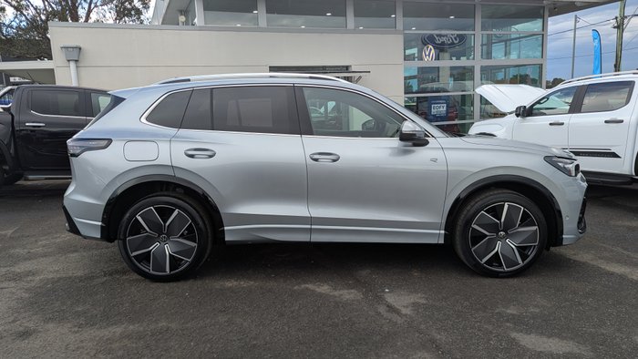 2026 VOLKSWAGEN Tiguan R-LINE
