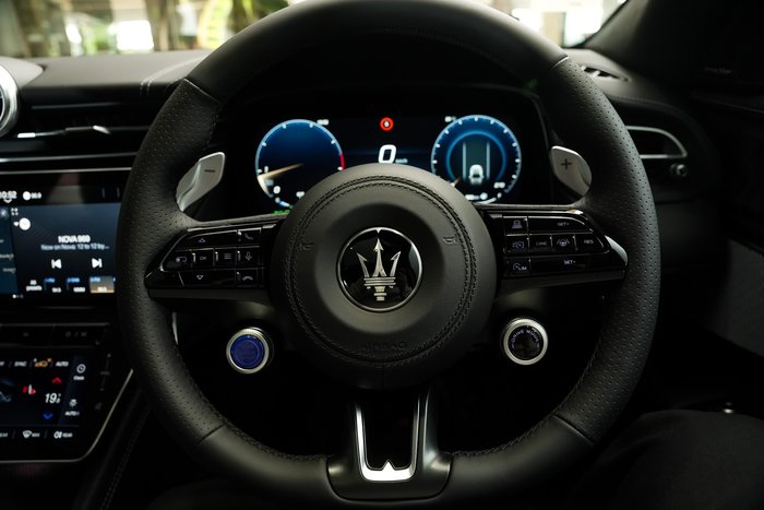 2026 Maserati Grecale 300HP HYBRID 4WD NERO TEMPESTA