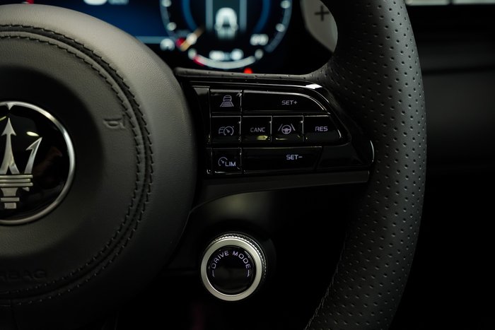 2026 Maserati Grecale 300HP HYBRID 4WD NERO TEMPESTA