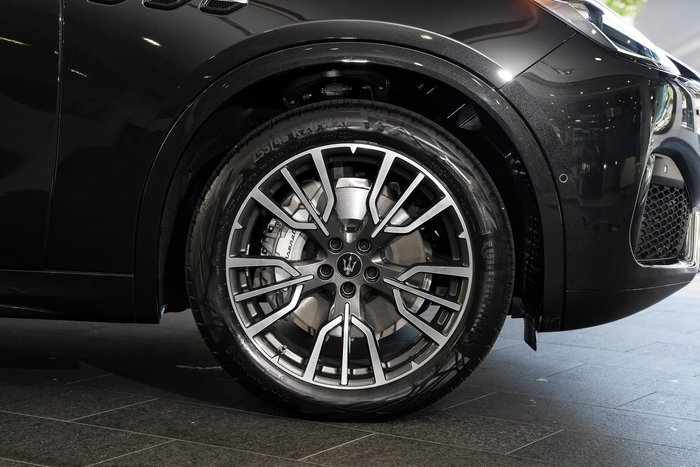 2026 Maserati Grecale 300HP HYBRID 4WD NERO TEMPESTA