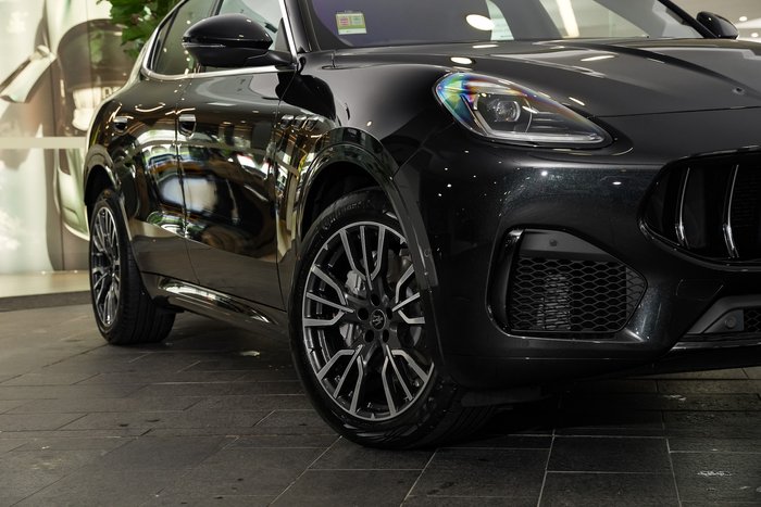 2026 Maserati Grecale 300HP HYBRID 4WD NERO TEMPESTA