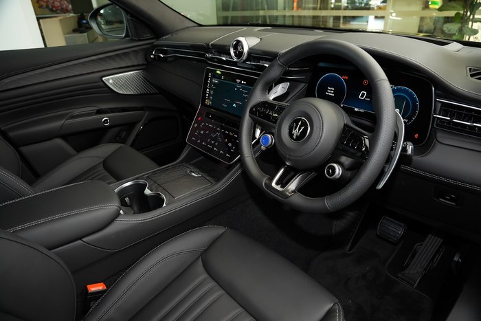 2026 Maserati Grecale 300HP HYBRID 4WD NERO TEMPESTA