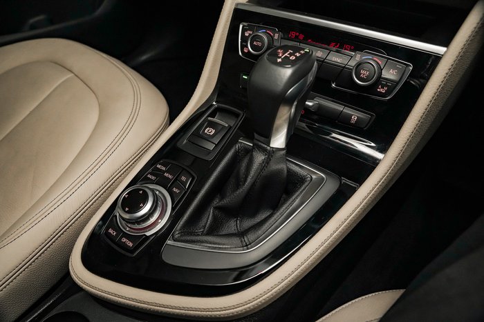 2016 BMW 2 Series 218i Luxury Line