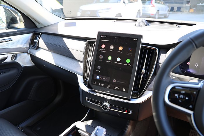 2025 Volvo XC90 Ultra B5 Dark