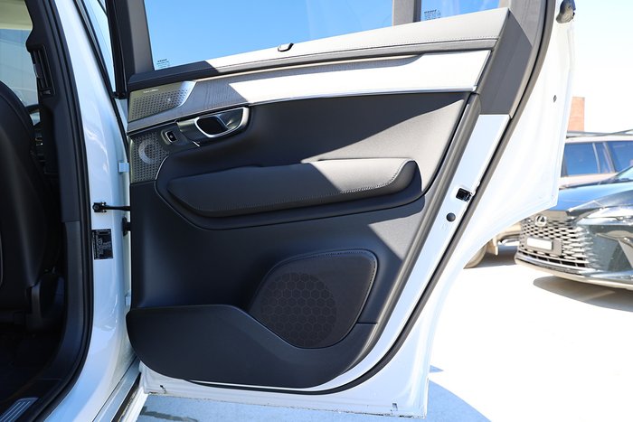 2025 Volvo XC90 Ultra B5 Dark