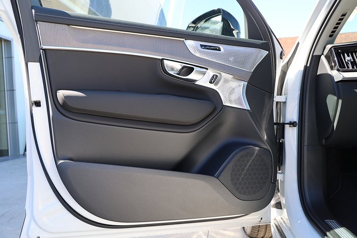 2025 Volvo XC90 Ultra B5 Dark