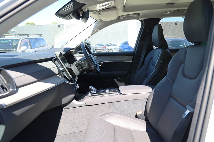 2025 Volvo XC90 Ultra B5 Dark