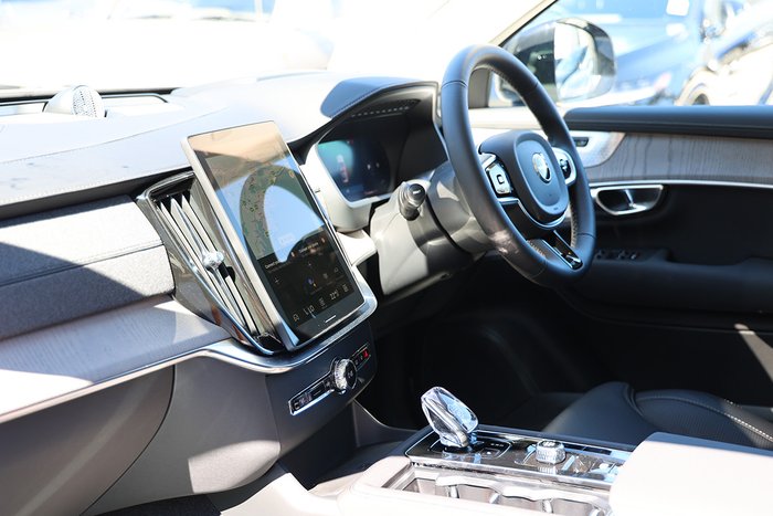 2025 Volvo XC90 Ultra B5 Dark