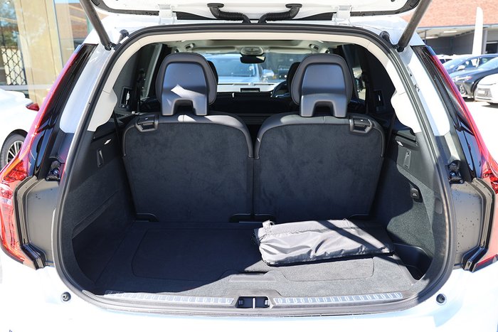 2025 Volvo XC90 Ultra B5 Dark