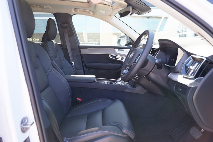 2025 Volvo XC90 Ultra B5 Dark