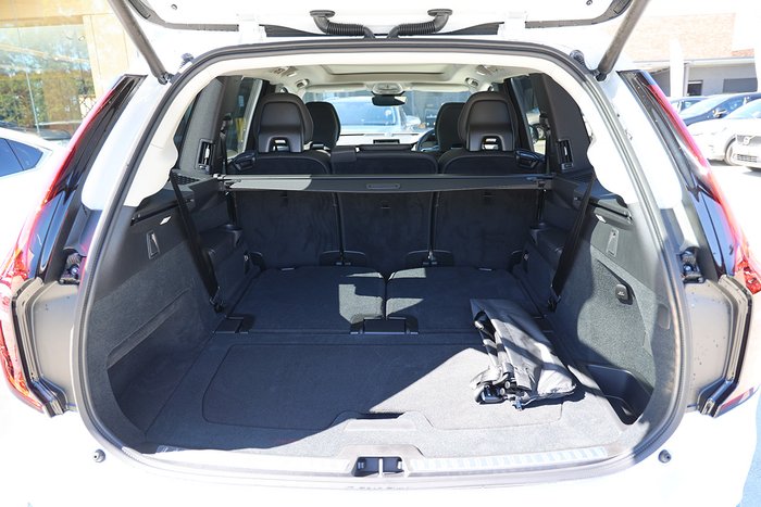 2025 Volvo XC90 Ultra B5 Dark