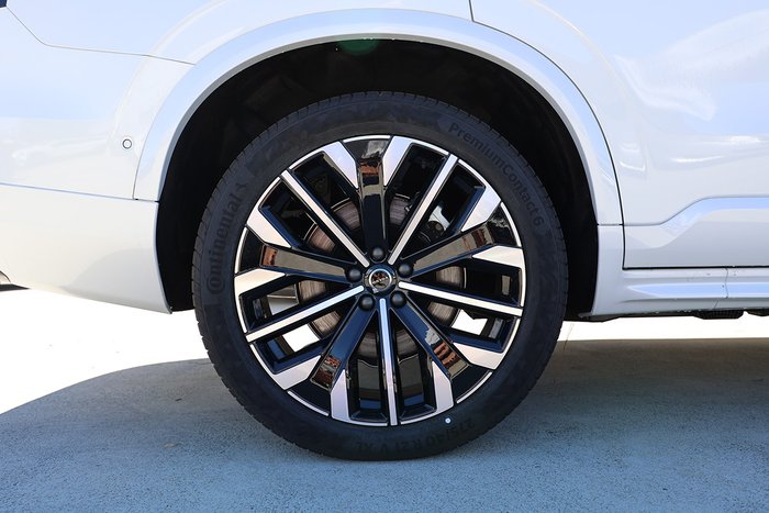 2025 Volvo XC90 Ultra B5 Dark