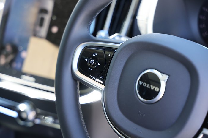 2025 Volvo XC90 Ultra B5 Dark