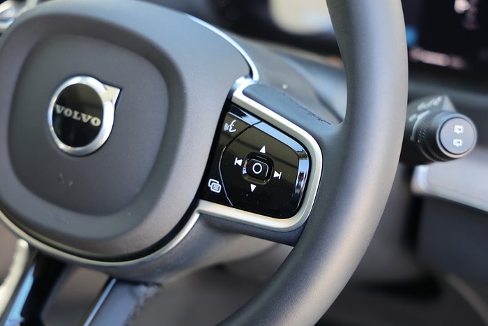 2025 Volvo XC90 Ultra B5 Dark