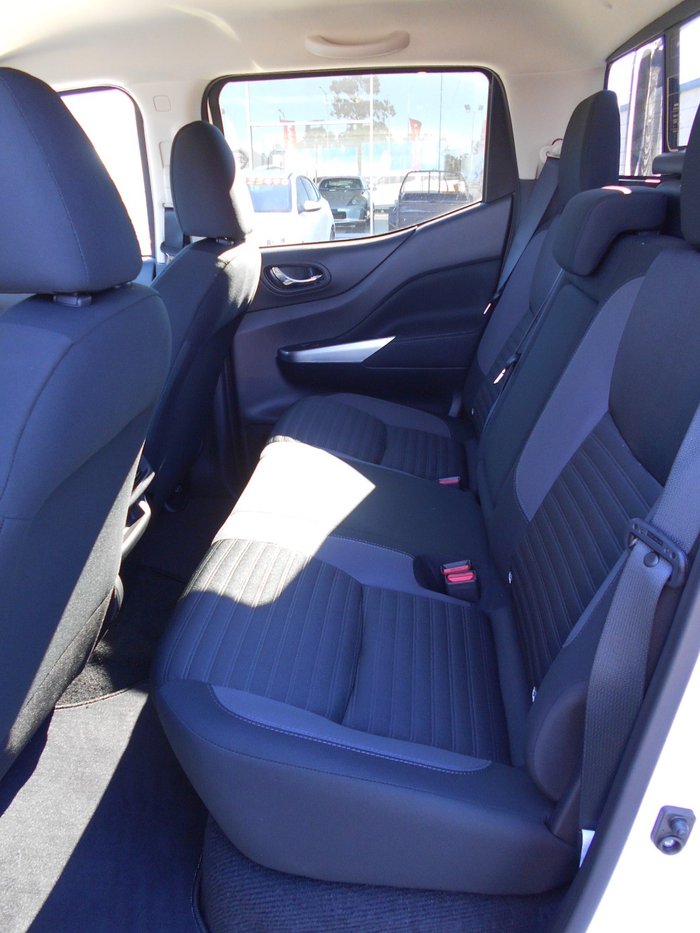 2025 Nissan Navara ST-X