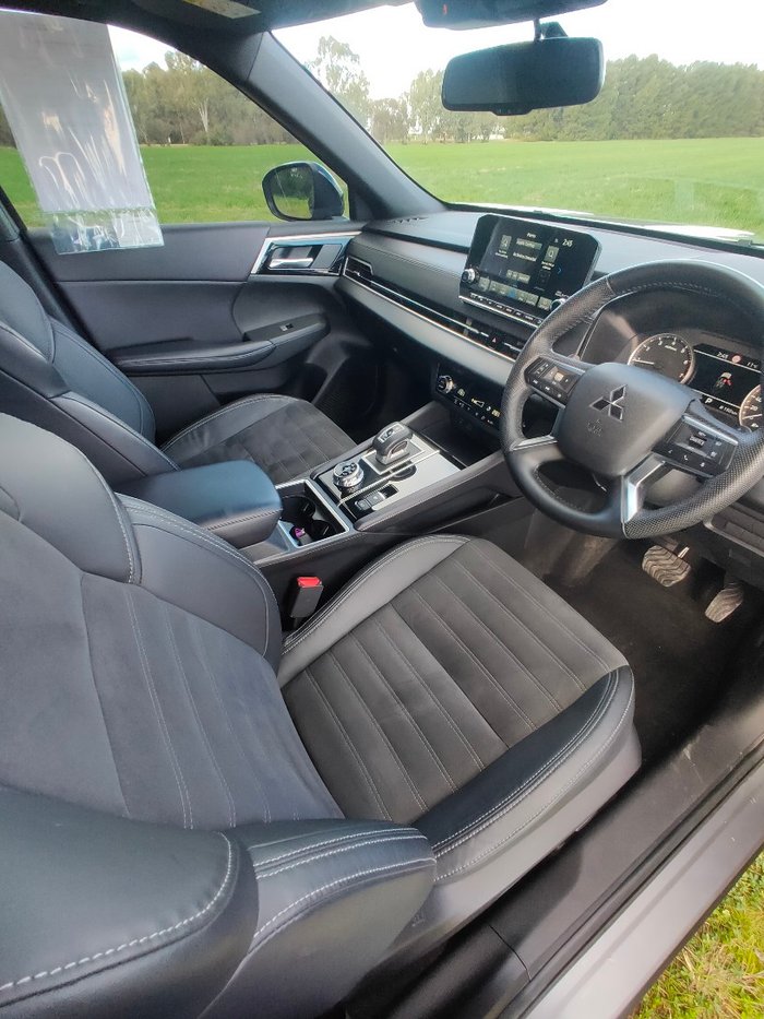 2023 Mitsubishi Outlander LS Black Edition