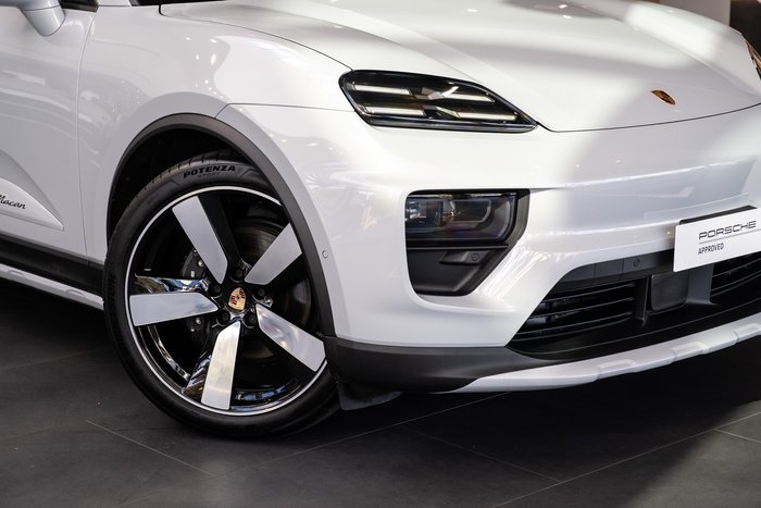 2025 Porsche Macan