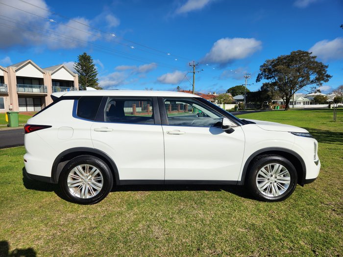2023 Mitsubishi Outlander ES