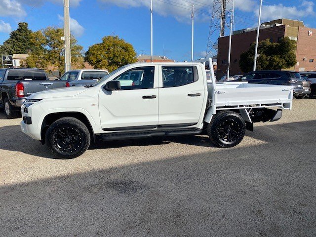 2024 MITSUBISHI Triton GLX