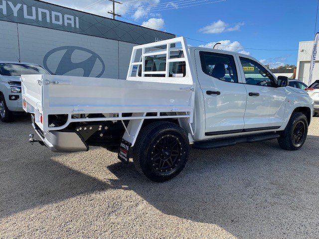 2024 MITSUBISHI Triton GLX