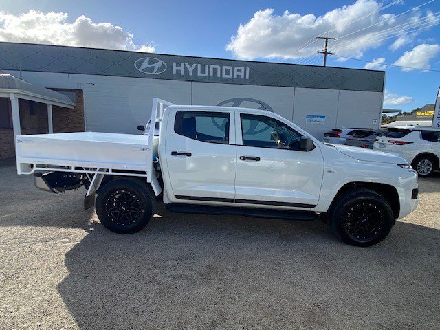 2024 MITSUBISHI Triton GLX