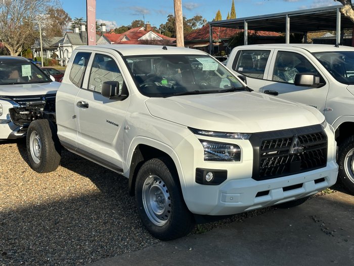 2025 MITSUBISHI TRITON GLX