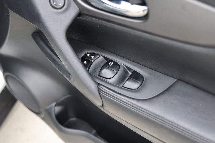 2016 NISSAN X-TRAIL ST-L (4x4)