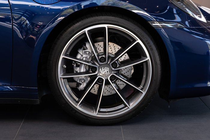 2019 Porsche 911 Carrera