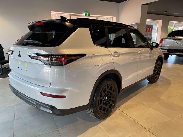 2026 MITSUBISHI Outlander LS