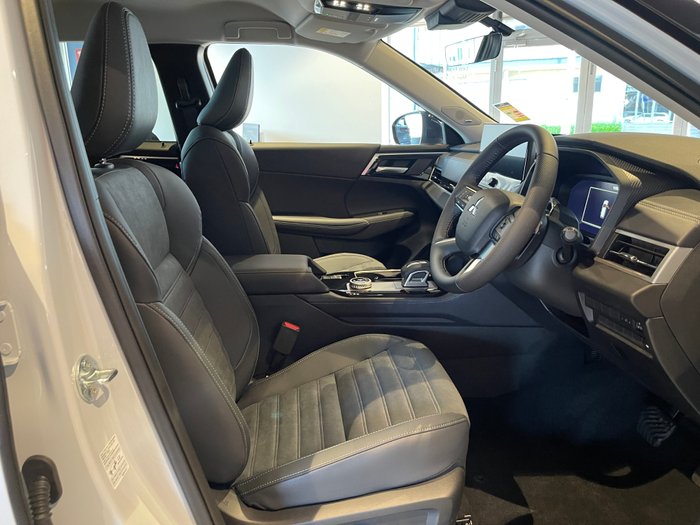 2026 MITSUBISHI Outlander LS