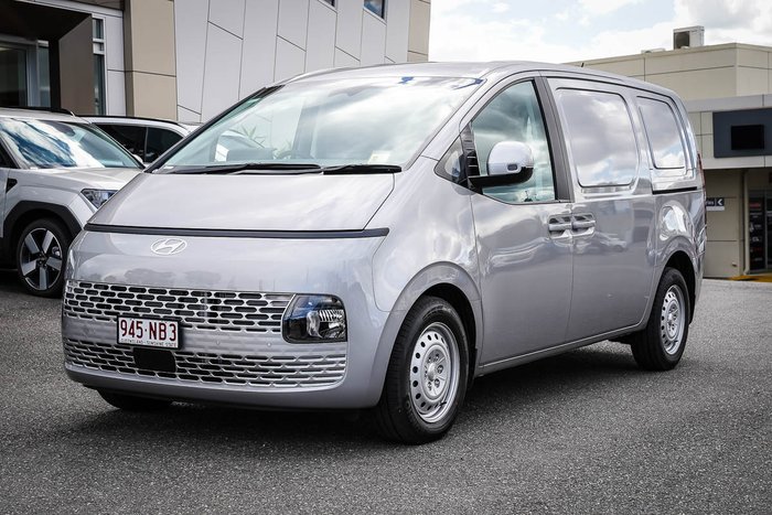 2025 Hyundai STARIA 