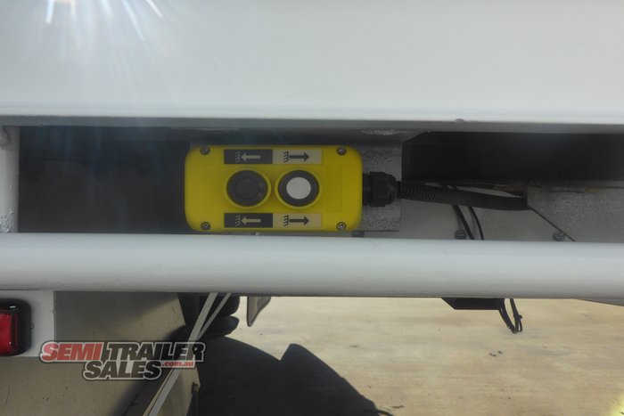 2003 Lusty 16 Pallet Dropdeck with Ramps