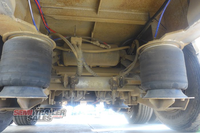 2003 Lusty 16 Pallet Dropdeck with Ramps