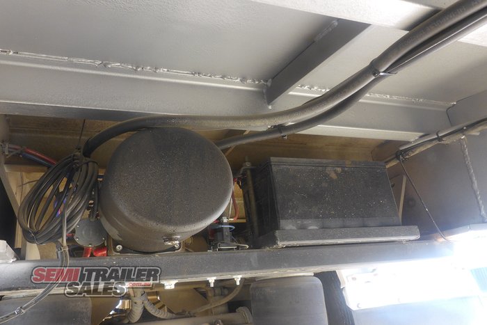 2003 Lusty 16 Pallet Dropdeck with Ramps