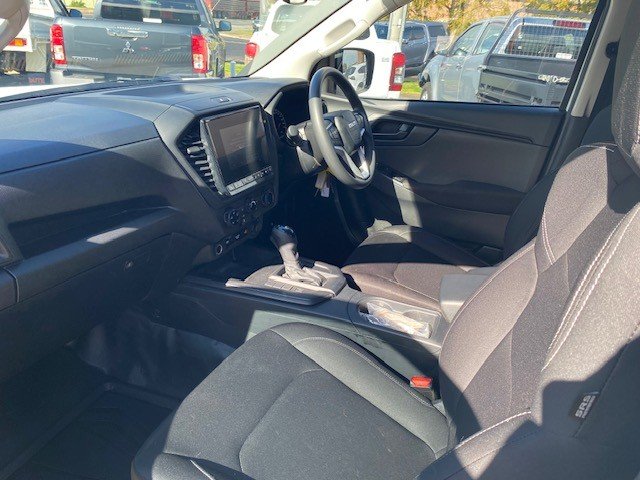 2023 ISUZU D-MAX SX