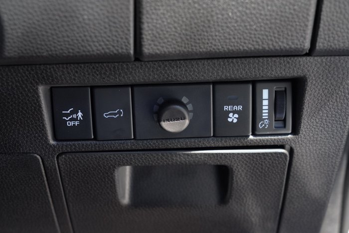 2025 Isuzu MU-X LS-T