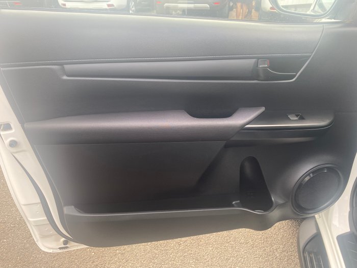 2019 Toyota Hilux 4x4 Hilux 4x4 SR 2.8L T Diesel Automatic Single Cab C/C 1Y40620 004