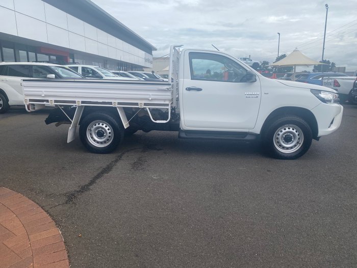 2019 Toyota Hilux 4x4 Hilux 4x4 SR 2.8L T Diesel Automatic Single Cab C/C 1Y40620 004