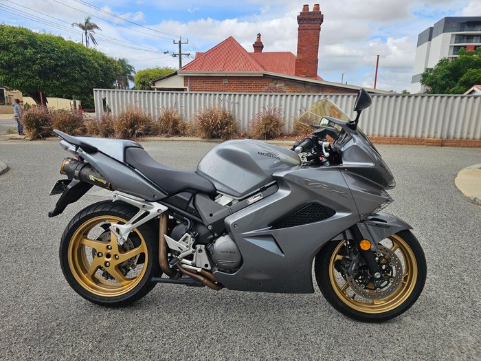 2010 Honda  VFR800F
