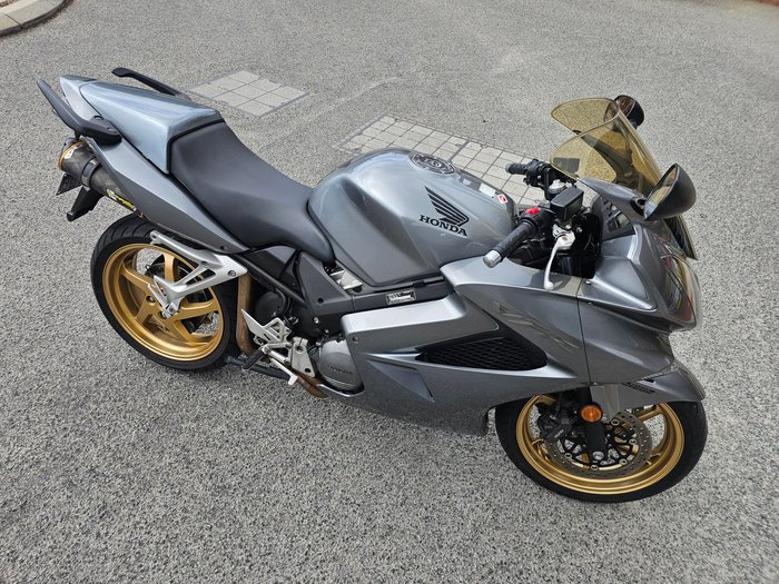 2010 Honda  VFR800F