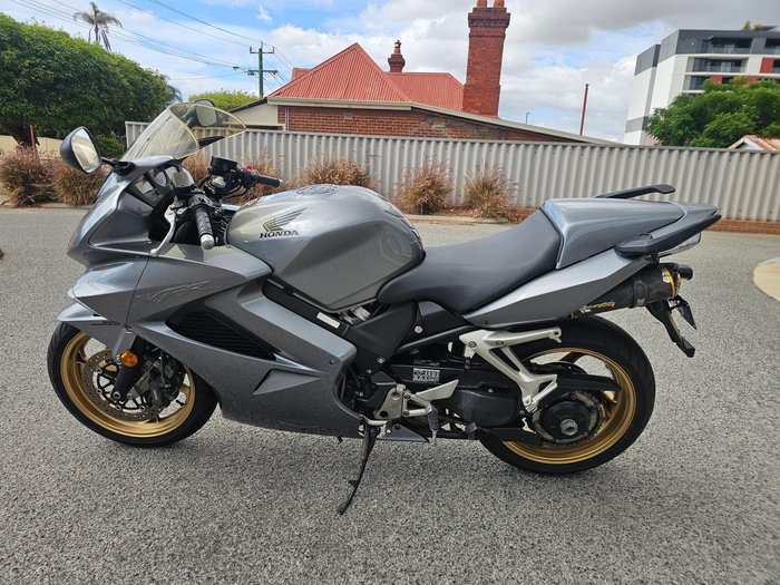 2010 Honda  VFR800F