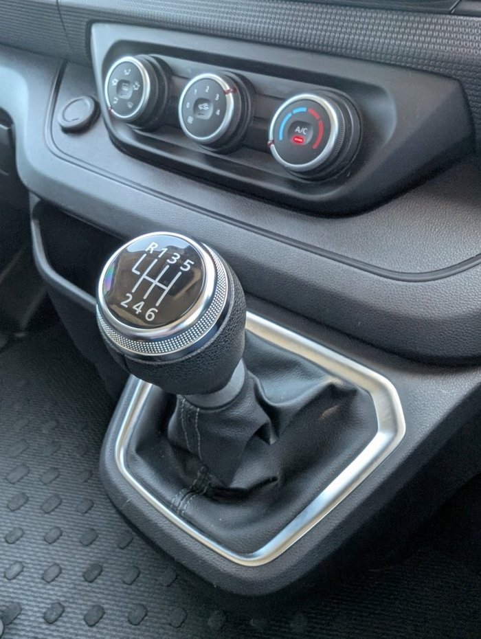 2023 RENAULT TRAFIC SWB PRO