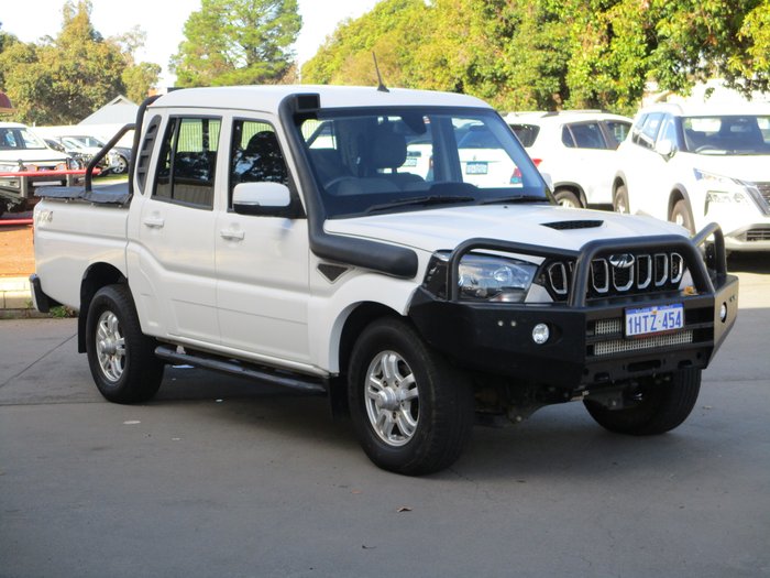 2022 Mahindra PIK-UP S11 White