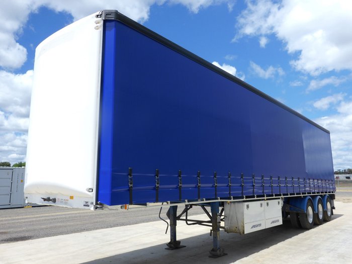 2007 Maxitrans 22 Pallet Flat Deck Curtainsider 